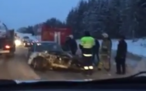 Видео: на одном участке Слободской трассы с разницей в три часа произошло два крупных ДТП