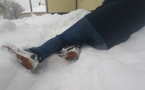 Во дворе дома на улице Волкова нашли тело мужчины