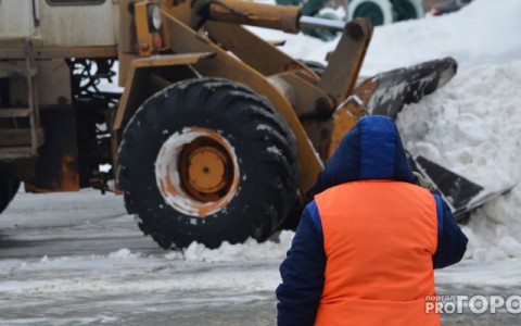 Опубликован список улиц Кирова, с которых вывезут снег на этой неделе