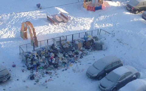Прокуратура проверит, почему в Кирове в праздники не вывозили мусор