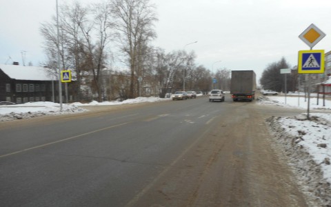 На трассе рядом с Котельничем нашли мужчину