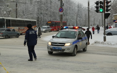 В Кирове оцепили жилой дом на улице Щорса и перекрыли улицу
