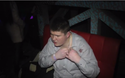 В кировском баре неизвестные четыре раза выстрелили в посетителя