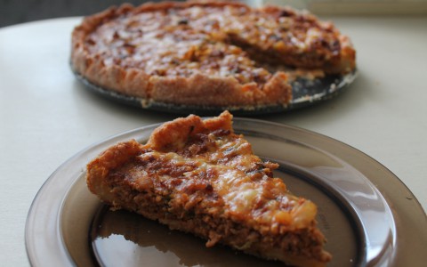 Вкуснейший мясной пирог: киш с пряными травами