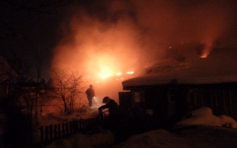 В Кирове сгорел дом: на пепелище нашли тело мужчины