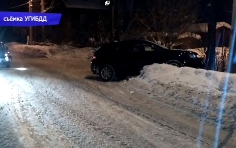 В Кирове водитель "Нивы" врезался в Lincoln