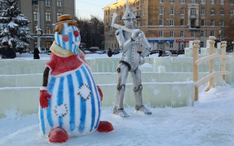 Власти рассказали, когда уберут ледовый городок на Театральной площади