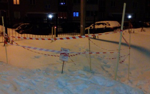 В Чистых прудах ребенок провалился в колодец, который скрывал сугроб