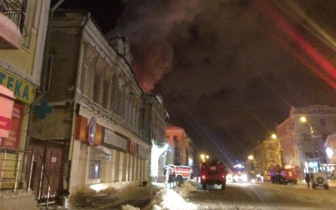 В МЧС назвали причину пожара у Центральной гостиницы