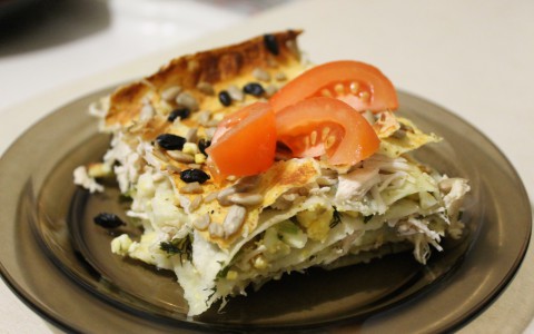 Необычный пирог из лаваша с курицей и зеленью