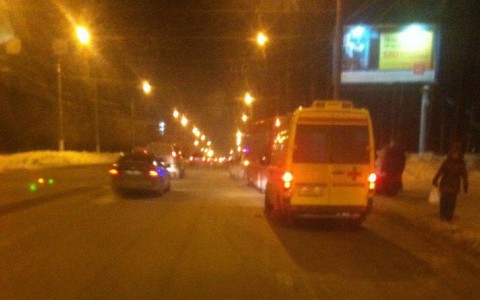 В Кирове пенсионерка серьезно повредила руку, торопясь на автобус