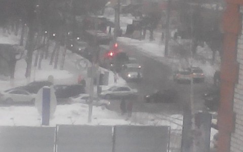 В центре Кирова столкнулись две иномарки: водители автобусов меняют маршрут