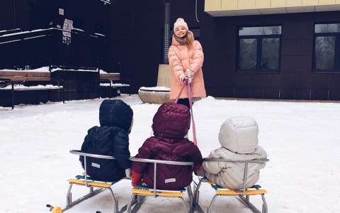 Мама тройняшек: "Нам сложно бывать на детских праздниках"