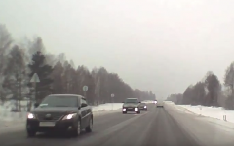 Появилось видео кортежа Дмитрия Медведева по пути из аэропорта