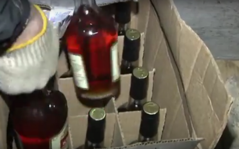 В Кирове в двух "Газелях" нашли 3 000 бутылок контрафактного коньяка