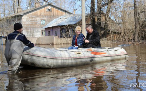 Что обсуждают в Кирове: сильный паводок и Навальный в Hilton