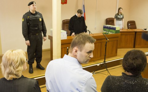 В суде Алексею Навальному вынесли приговор по делу "Кировлеса"