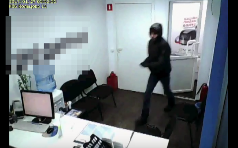 В Кирове мужчина с ножом напал на сотрудницу офиса микрофинансирования