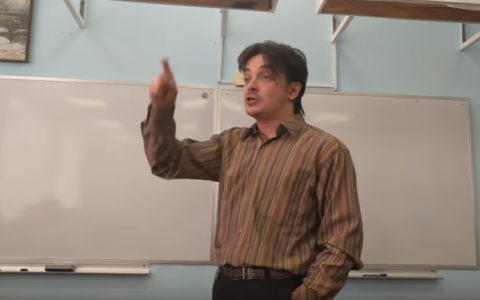 Кировчанин-историк весь урок читал для учеников рэп про XV век