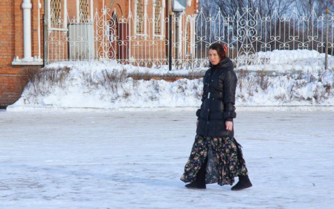 События в стране: женщина за 12 тысяч рублей продала дочь в цыганский табор