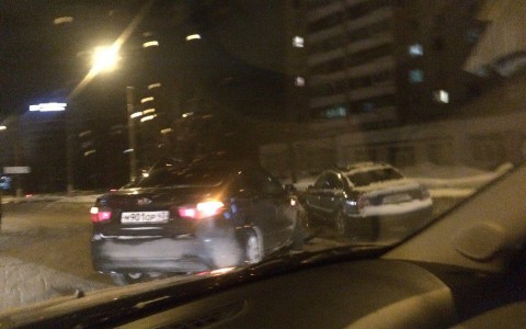 Спустя сутки на Московской перед мостом вновь произошло лобовое столкновение