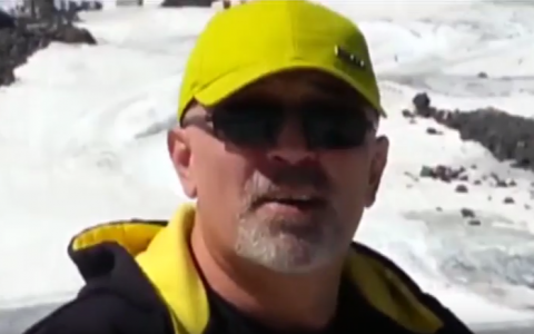 Кировчанин сочинил гимн лысых людей и снял на него клип