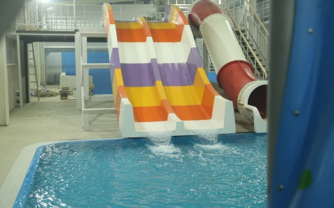 Фото: в кировском аквапарке испытали горки