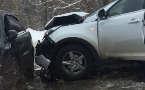 На дамбе за Старым мостом столкнулись две иномарки