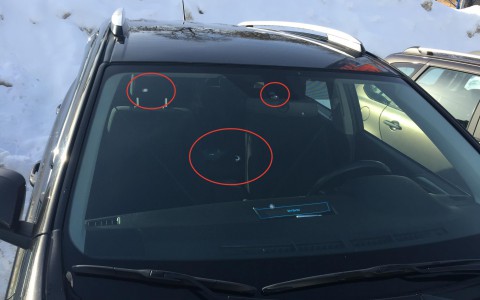 В Кирове неизвестные расстреляли машину за парковку на чужом месте
