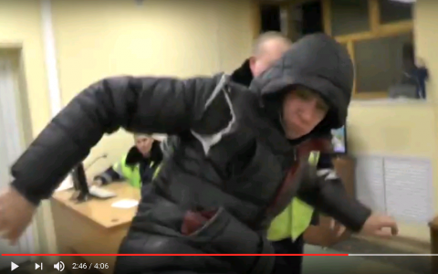 На журналиста Первого городского канала напали с кулаками во время съемок