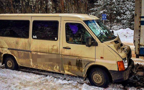 Панк-группа попала в ДТП с фурой по пути на концерт в Киров