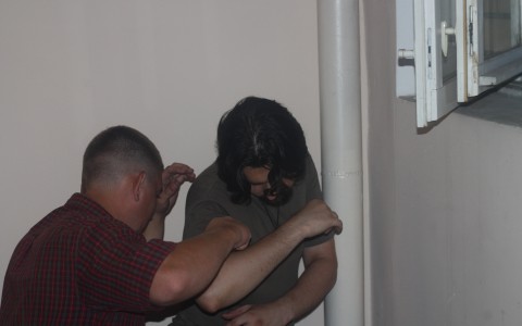 В Кировской области сотрудник "АТП" откусил мужчине палец