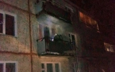 Кировские спасатели вынесли из огня инвалида, который не смог сам выбраться