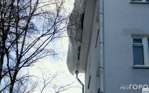 В Кирове УК могут оштрафовать на полмиллиона за падение снега с крыши