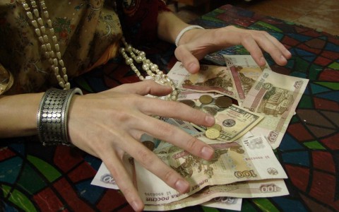 Мошенницы провели обряд для пенсионера из Котельнича и похитили все его сбережения