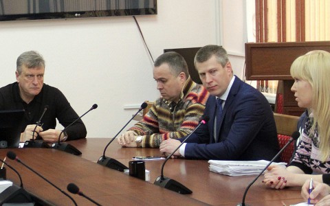 После гибели кировчанки чиновники лично проверят очистку крыш от снега