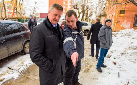 Службы начали уборку через 15 минут после первого рейда чиновников в Кирове