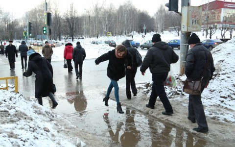 Испытано на себе: смогут ли девушки пройти по улицам Кирова на каблуках?