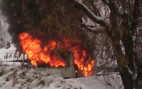 В Кировской области вспыхнул городской автобус с 10 пассажирами внутри