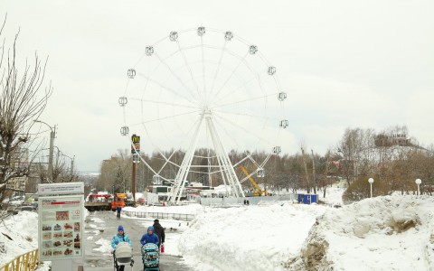 Колесо обозрения в Кирове: название аттракциона и график работы
