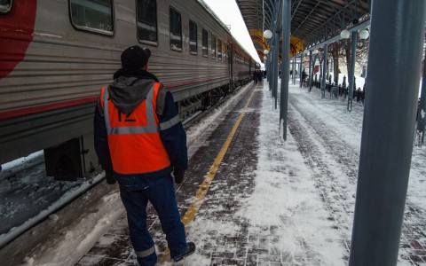 Охранник нашел в поезде "Вятка" 65 тысяч рублей