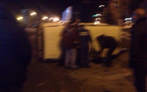 Ночью у отеля «Хилтон» перевернулся «УАЗ» Росгвардии