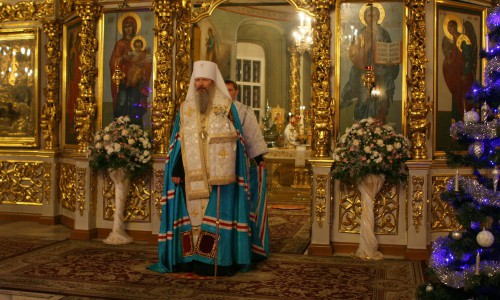 Фото: в Успенском соборе Митрополит Вятский и Слободской Марк возглавил Всенощное бдение