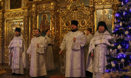 Фото: Божественная Литургия в Успенском кафедральном соборе Трифонова монастыря