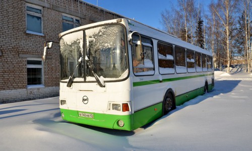 В Кировской области автобус для перевозки инвалидов ржавеет на территории администрации района