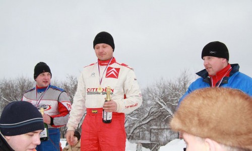 В Кировской области прошли кольцевые автогонки на льду