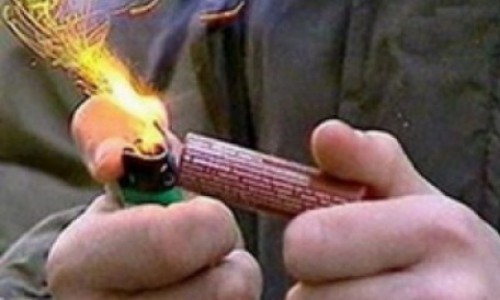 Зажженная петарда взорвалась в руках у кировчанина