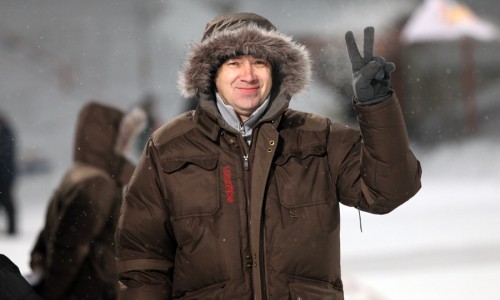 Главный тренер «Родины» заплатит 50 тысяч рублей за то, что ударил ногой бортик поля