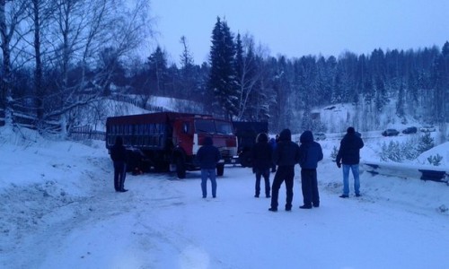 В Кировской области перевернулся КАМАЗ: образовалась огромная пробка