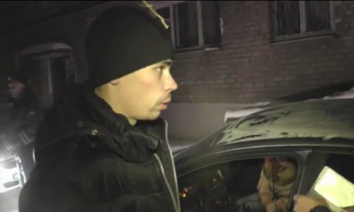 Видео: в Кирове пьяный водитель «Опеля» искал место для парковки, а в итоге попал в полицейский участок